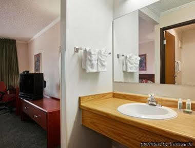Hotel Baymont By Wyndham Glenview Esterno foto